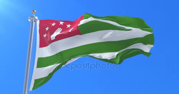 Abhazya Bayrağı Mavi Gökyüzü Ile Rüzgar Sallayarak Döngü — Stok video