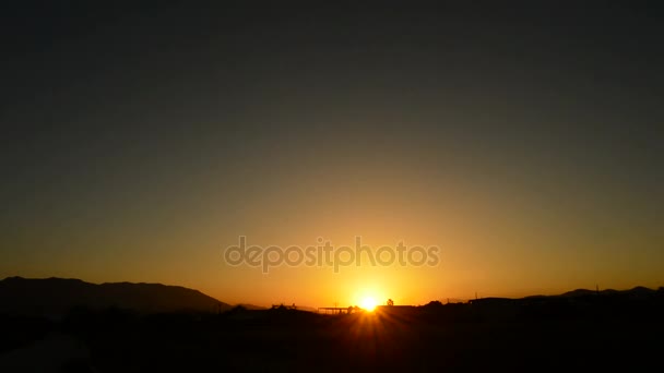 Avião Pousando Passando Pôr Sol — Vídeo de Stock