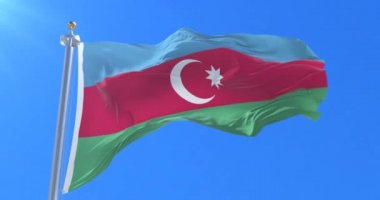 Azerbaycan bayrağı sallayarak rüzgarda, yavaş mavi gökyüzü ile döngü