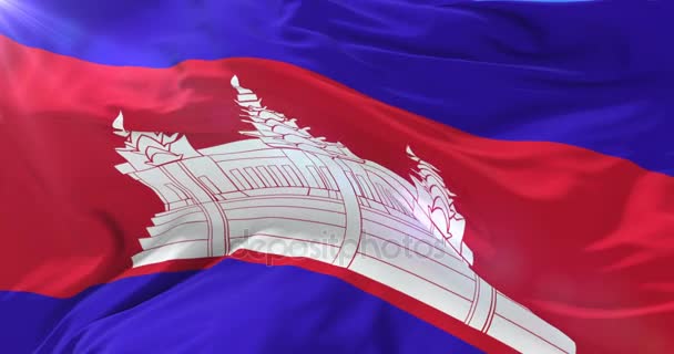 カンボジアの国旗と青い空 ゆっくり風に手を振ってループします — ストック動画