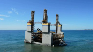 Bir plaj kıyısında karaya Deniz Platformu