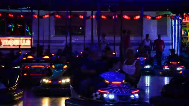 Car Crashes Attraction Fair Running People Driving Fair Night — Stock Video