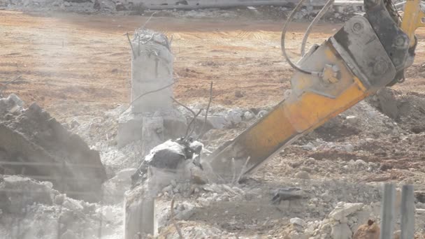 Hammer Excavator Hitting Debris Demolition Building — Stock Video