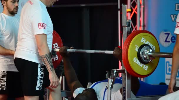 Sollevatore Pesi Campionato Powerlifting Una Prova Pressa Banco — Video Stock