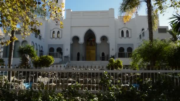 Main Facade Arab Mosque Sunny Day Tilt — Stock Video