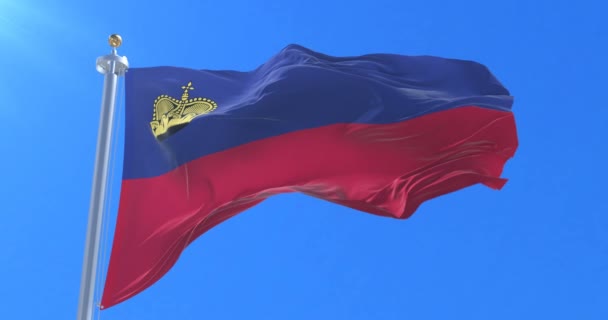 Bandera Liechtenstein Ondeando Viento Con Cielo Azul Lento Bucle — Vídeos de Stock