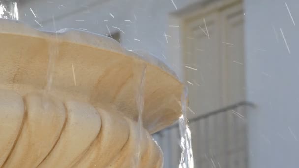 Acqua Corrente Caduta Scivolamento Fontana Pubblica Una Giornata Sole — Video Stock