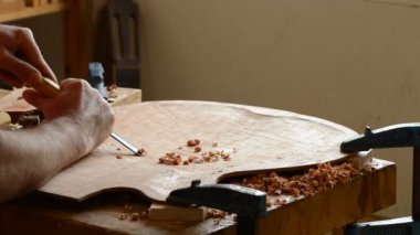 Yeni bir gereç imalat ahşap oymak çalışma luthier