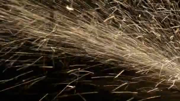 车间工业磨砂机产生的火花 — 图库视频影像
