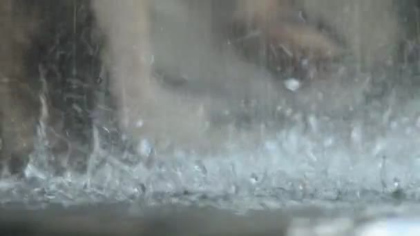 Потік Води Падає Ставку — стокове відео