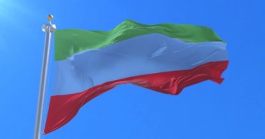 Yavaş, döngü içinde mavi gökyüzü ile Dağıstan sallayarak bayrak Rüzgar