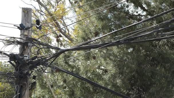 Fios Electricidade Telefonia Mal Instalados — Vídeo de Stock