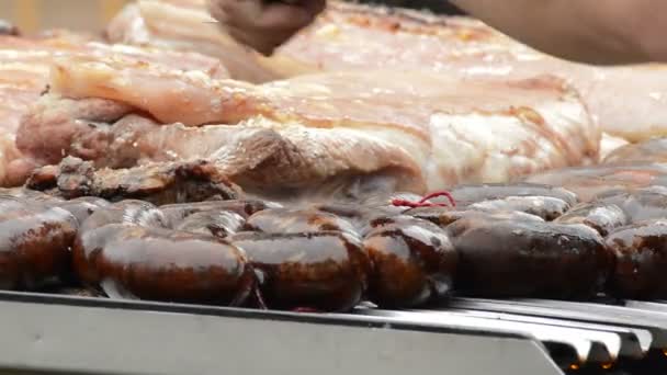 グリルのリブ ブラック プディング アルゼンチン食品 — ストック動画