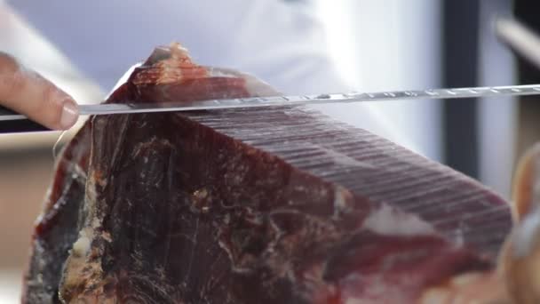 Snijd Spaans Serrano Ham Voedsel Plakjes — Stockvideo