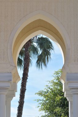 Süslü Alfiz, Torrox, İspanya ile Arapça yay