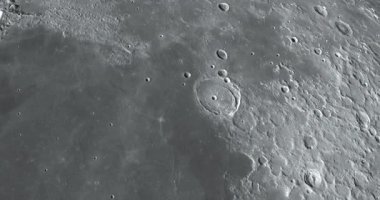Ay Mare Serenitatis 'indeki Posidonius kraterinin görüntüsü.