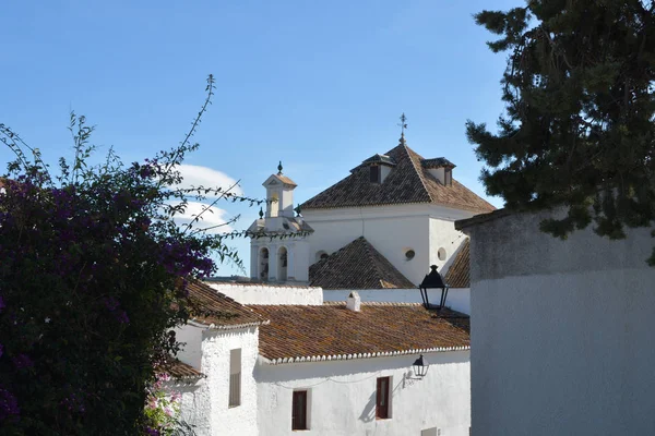 Uitzicht Macharaviaya Kerk Van Een Typische Andalusische Witgekalkte Straat — Stockfoto