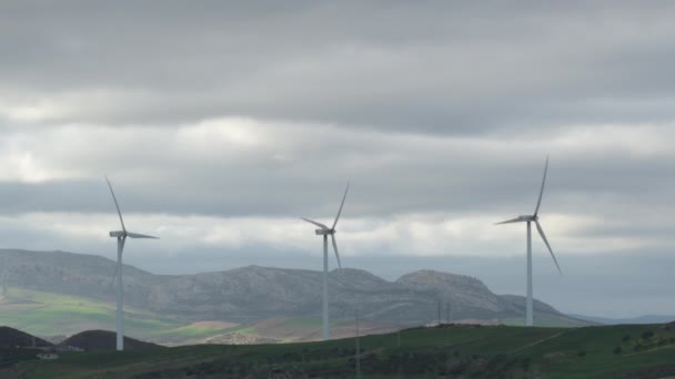 Turbinas Eólicas Energia Renovável Que Movem Dia Nublado — Vídeo de Stock