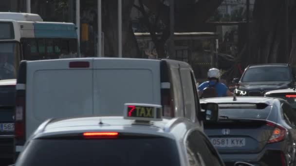 Trânsito Congestionado Uma Avenida Cidade Pôr Sol — Vídeo de Stock