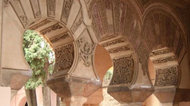 Nasrid tarzında antik Müslüman kemerleri, Alcazaba, Malaga, İspanya