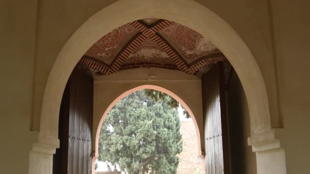 西班牙马拉加Alcazaba肮脏宫殿的拱门和拱顶 — 图库视频影像