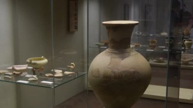 Alcazaba, Malaga, İspanya 'da Nasrid damgalı büyük vazo.