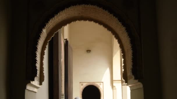 Łuki Nasrid Wnętrzu Muzułmańskiego Pałacu Alcazaba Malaga Hiszpania — Wideo stockowe