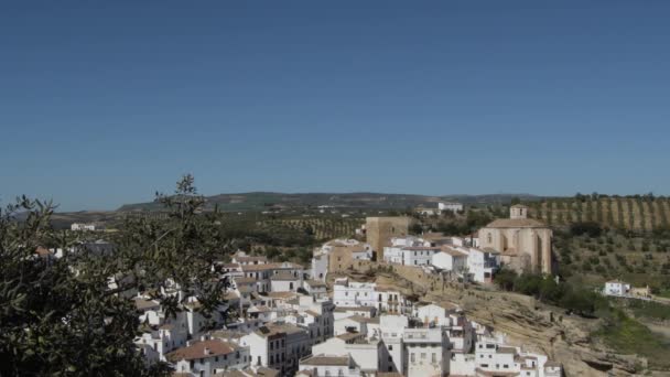 西班牙Setenil Las Bodegas镇的城堡和教堂 — 图库视频影像