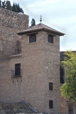 Alcazaba, Malaga, İspanya 'nın kokuşmuş anıtındaki Müslüman kulesi