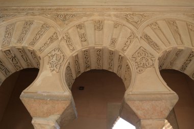 İslam Sarayı, Alcazaba, Malaga, İspanya 'daki Nasrid kemer ve sütunları