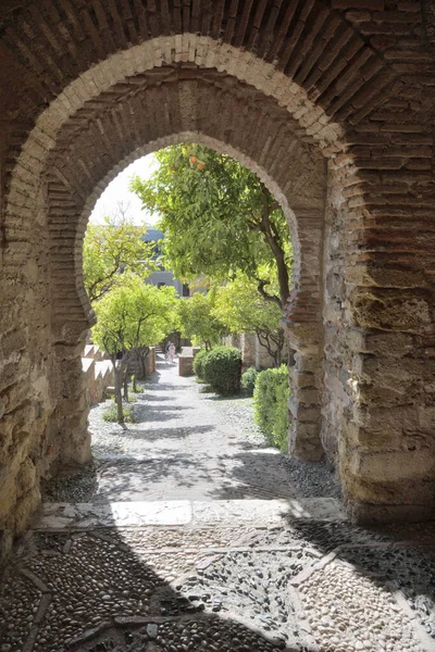 Eski bir Müslüman kalesinde taş tüneli, La Alcazaba, Malaga, İspanya