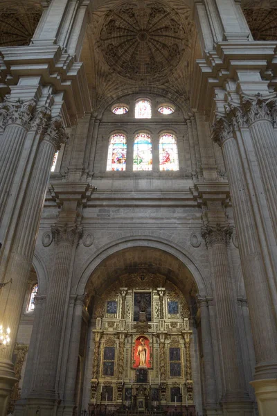 Säulen Gewölbe Und Glasfenster Einem Altaraufsatz Der Kathedrale Von Málaga — Stockfoto