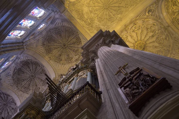 Chemin Croix Dans Pilier Voûtes Vitraux Dans Une Cathédrale — Photo