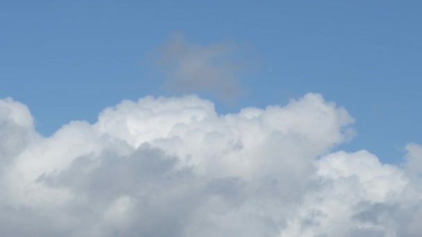 Nuages Dans Ciel Bleu Déplaçant Dans Temps — Video