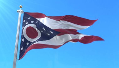 Amerikan bayrağı Ohio, Amerika Birleşik Devletleri bölgesi, rüzgarda sallanıyor.