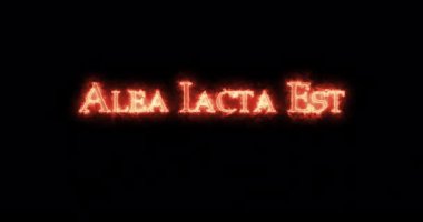 Alea Lacta Est ateşle yazılmış. Döngü