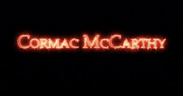 Cormac Mccarthy Schrieb Mit Feuer Schleife — Stockvideo