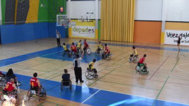 Tekerlekli sandalye basketbolunda kişisel atış ve saldırı maçı