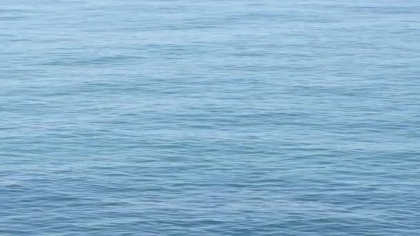 Blue Sea vagues une journée ensoleillée 