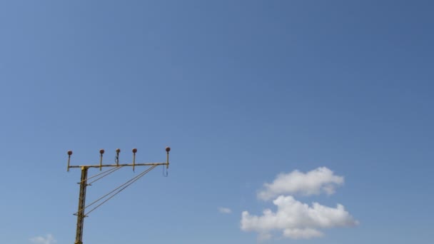 Avión Pasajeros Aterrizando Aeropuerto — Vídeos de Stock