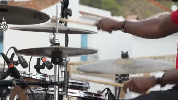 Percussionist Spelen Drum Batterij — Stockvideo