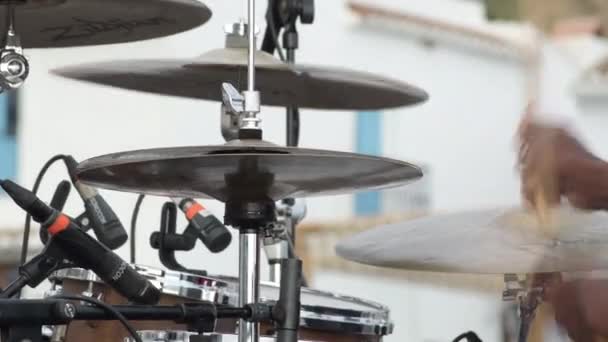 Percussionist Spelen Drum Batterij — Stockvideo
