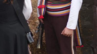 İspanyol geçmişteki Fransızcada haydut olarak nitelendirilen adamda büyük silahın ayrıntıları.