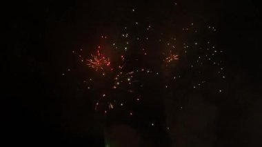 Havai fişek gösterisinin renkli kalesi