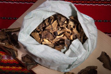 Kurutulmuş mantar torba.