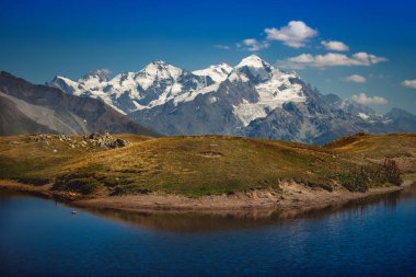 Koruldi göl kenarında Mestia üst Svaneti bölgesi, Georgia