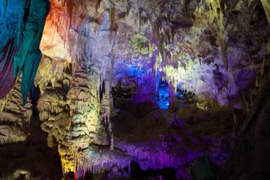 Tskaltubo, Gürcistan: Imereti bölge Prometheus mağarada. Dünya yüzeyinin altında mağara.