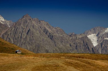 Dağlarda House. Üst Svaneti. Ana Kavkaz ridge. Gürcistan