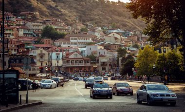 Yol ve tarihi kentin mimari. Tiflis, Gürcistan.