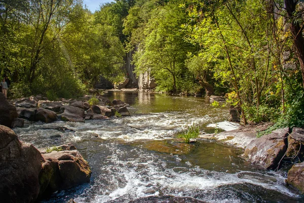 Güneşli bir günde müthiş manzara nehir kanyonun. Buky Canyon — Stok fotoğraf